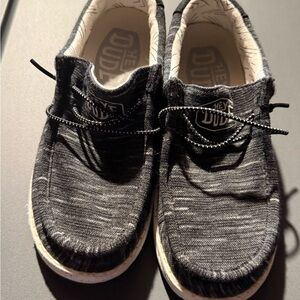 Hey Dude Wally Youth Black Size 3Y boys shoes Like New